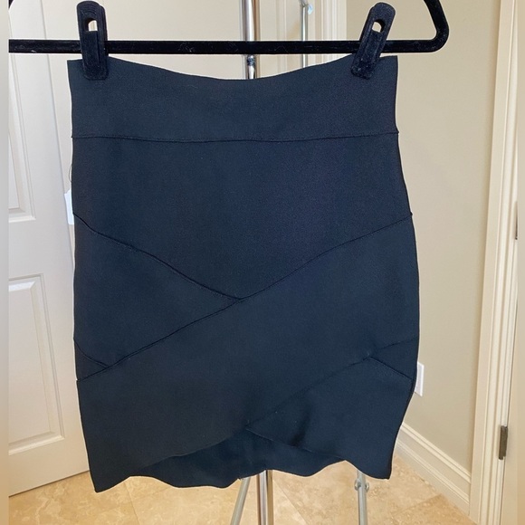 Black miniskirt bodycon medium or large New NWT - Picture 1 of 8